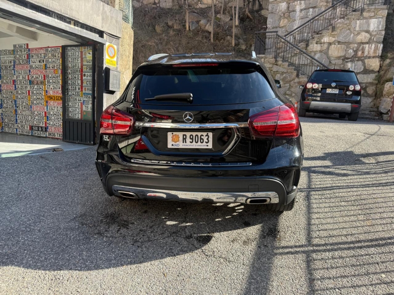 MERCEDES-BENZ GLA 250 4MATIC 7G-TRONIC AMG