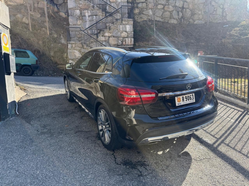 MERCEDES-BENZ GLA 250 4MATIC 7G-TRONIC AMG