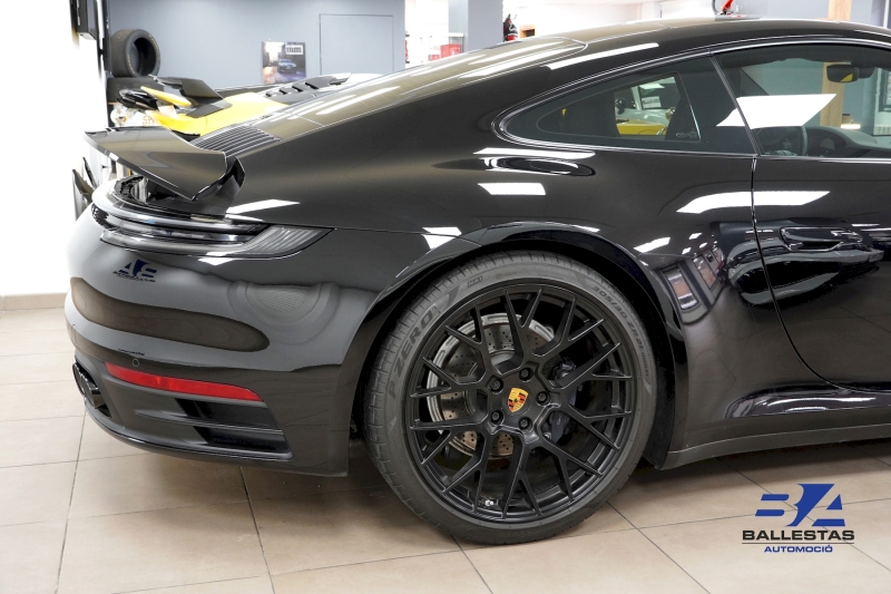 PORSCHE 911 992 RACE