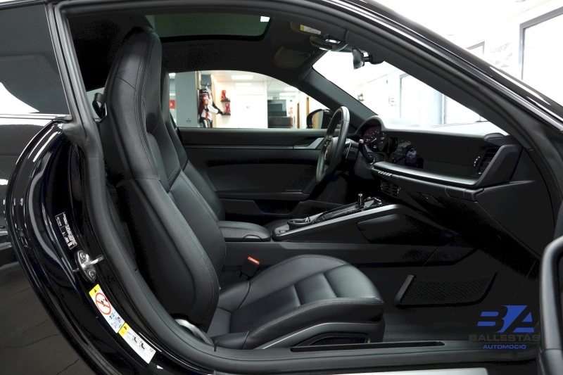 PORSCHE 911 992 RACE