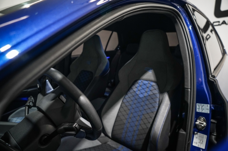 VOLKSWAGEN GOLF R PERFORMANCE