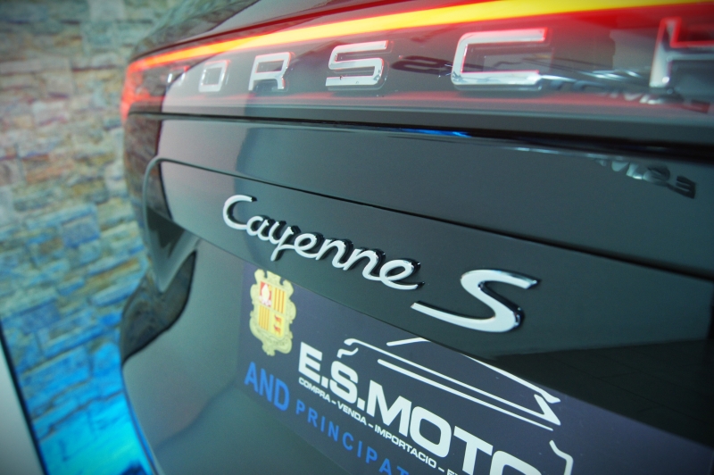 PORSCHE CAYENNE S 440CV