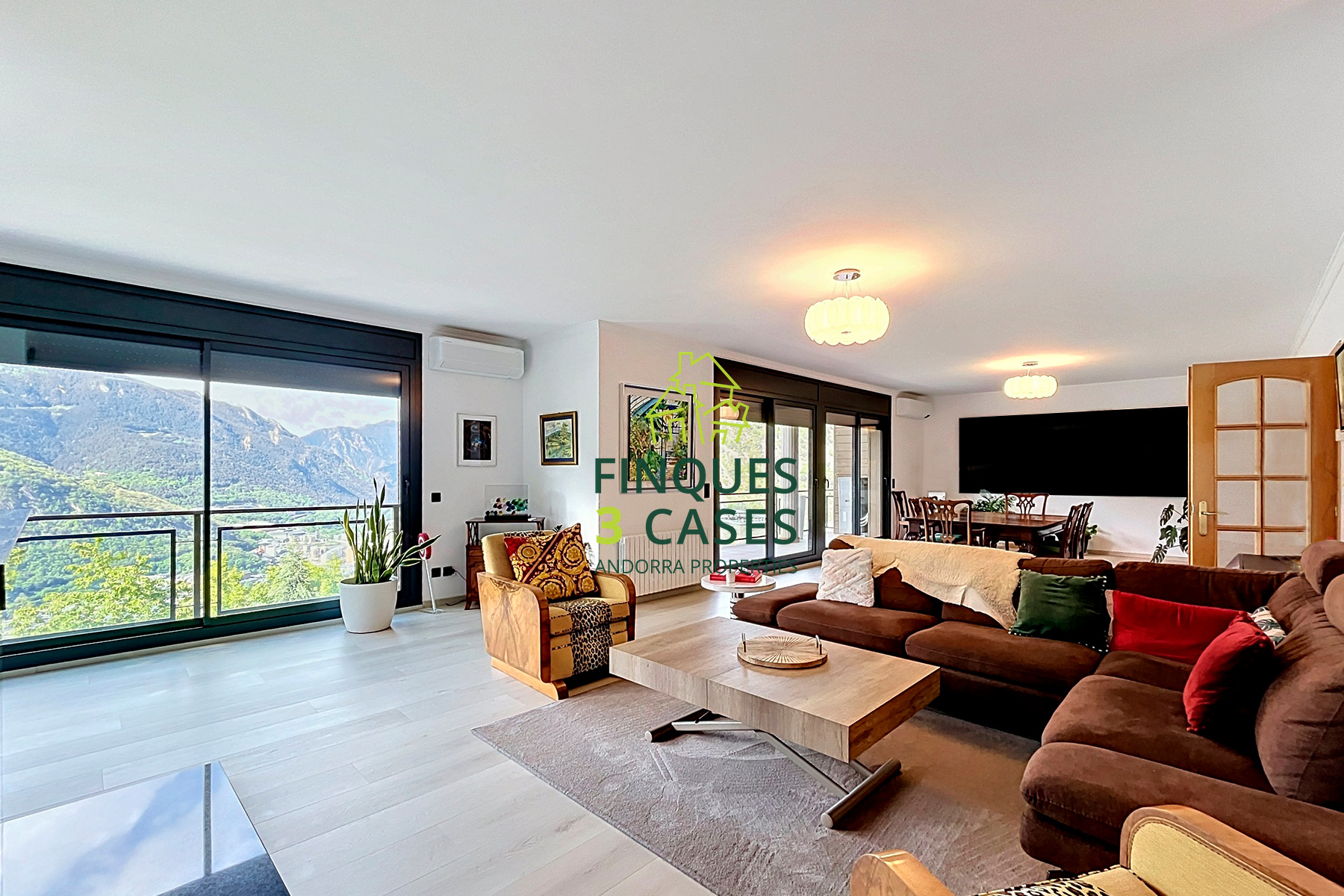 Discover this impressive villa located in a