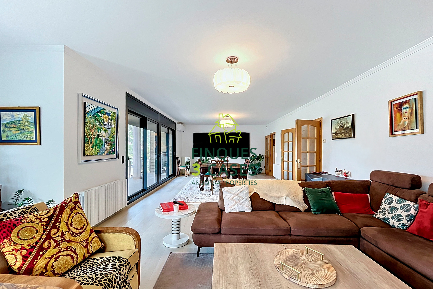 Discover this impressive villa located in a