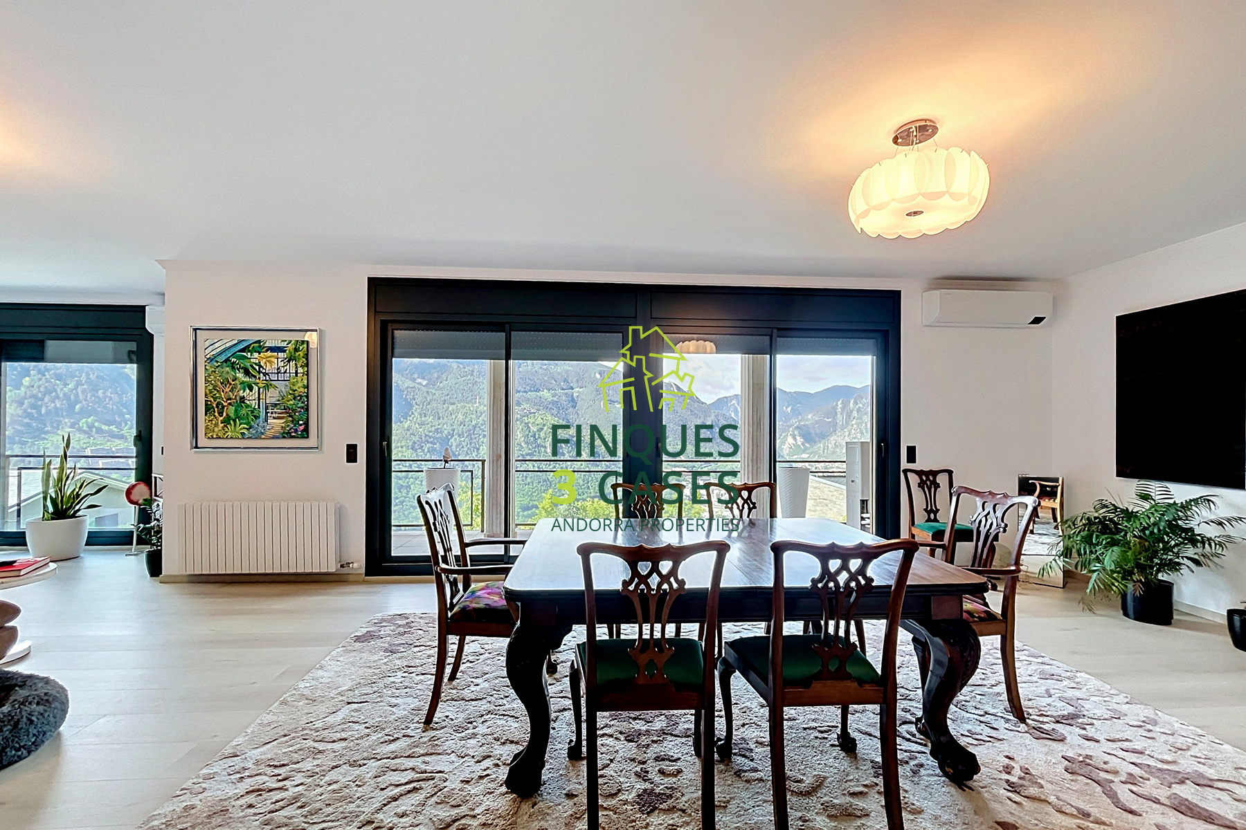 Discover this impressive villa located in a