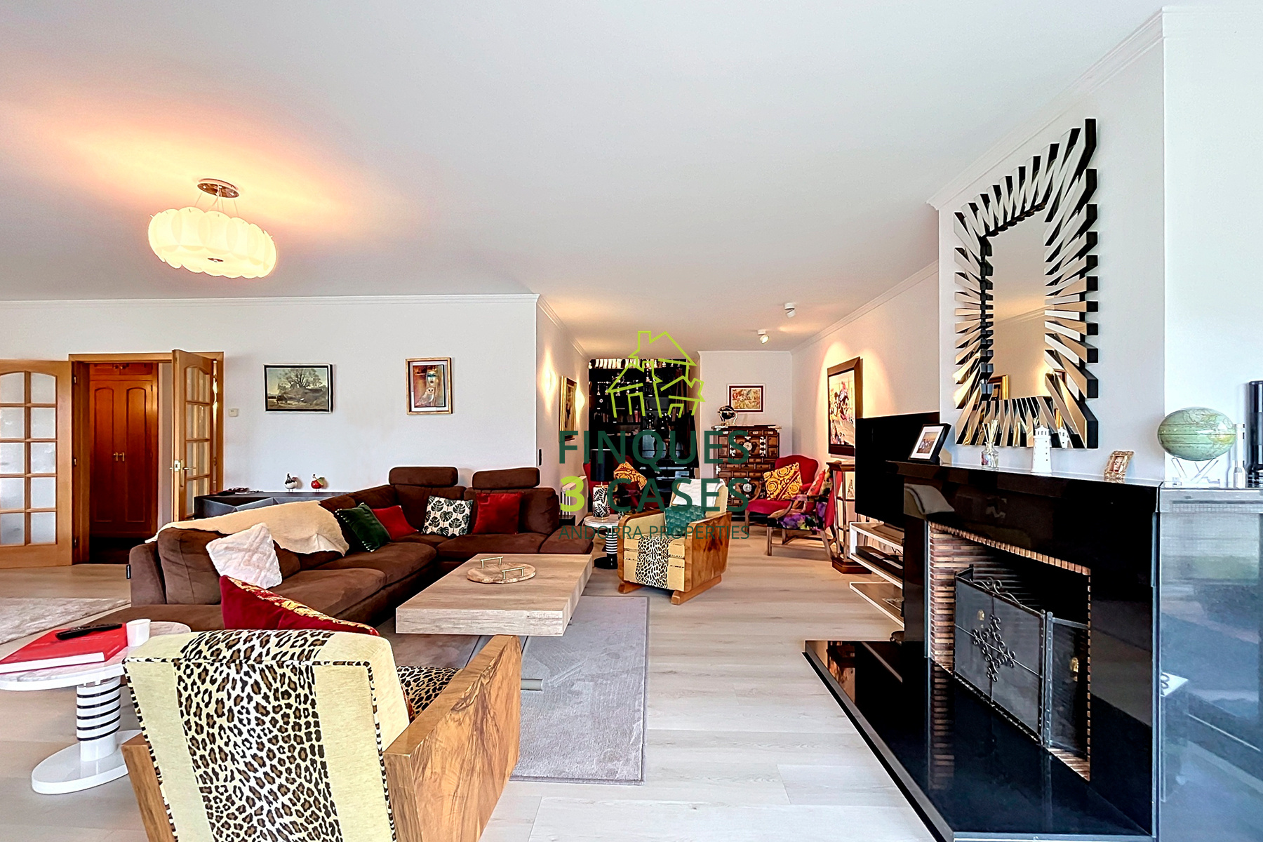 Discover this impressive villa located in a