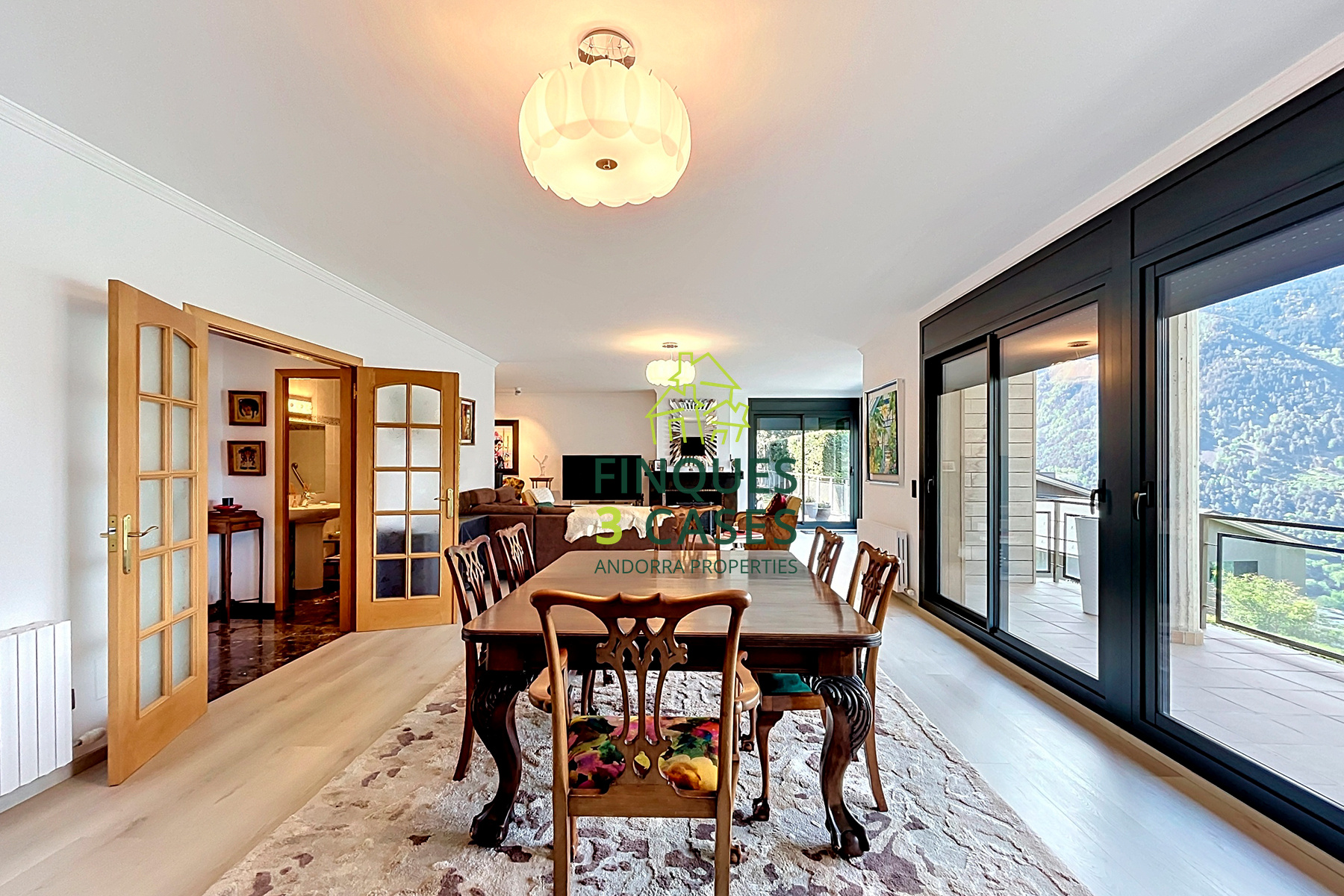 Discover this impressive villa located in a
