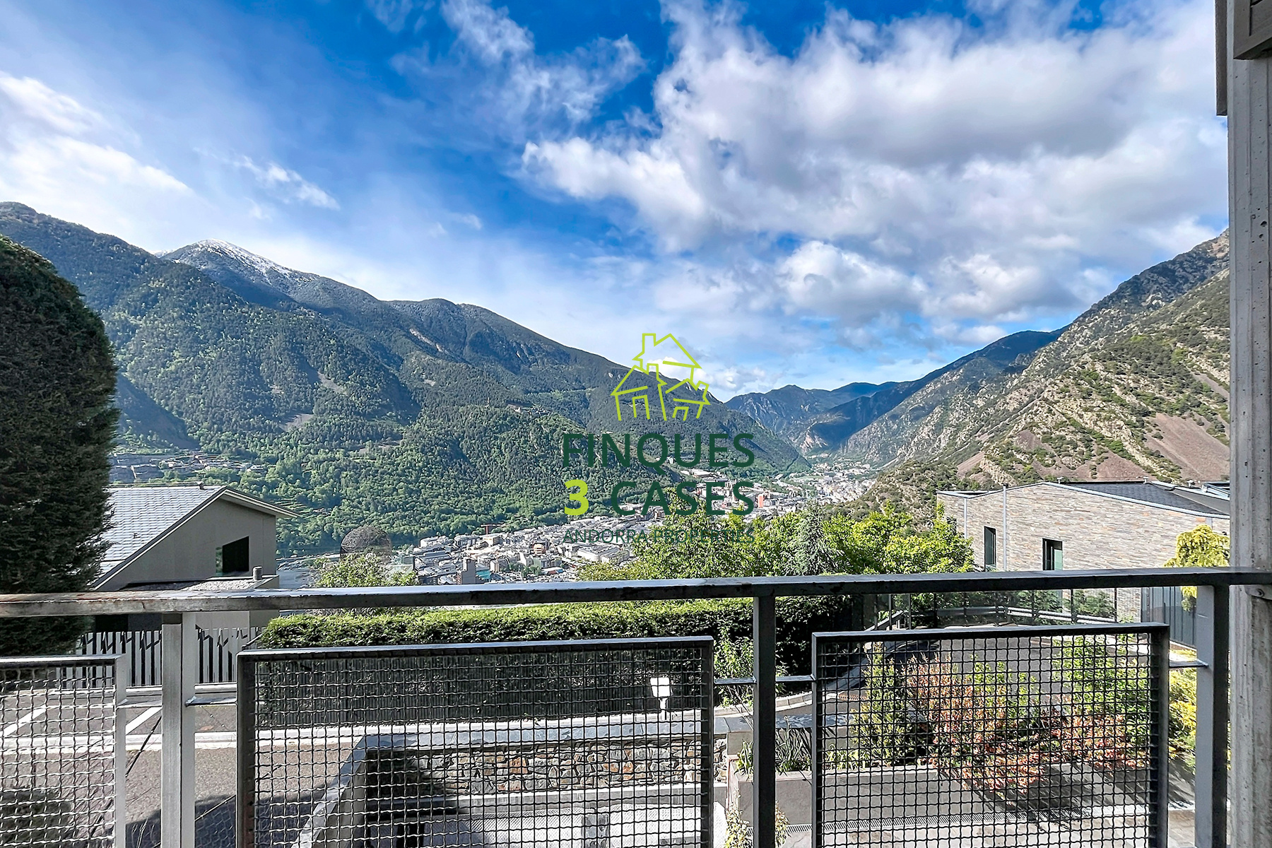 Discover this impressive villa located in a