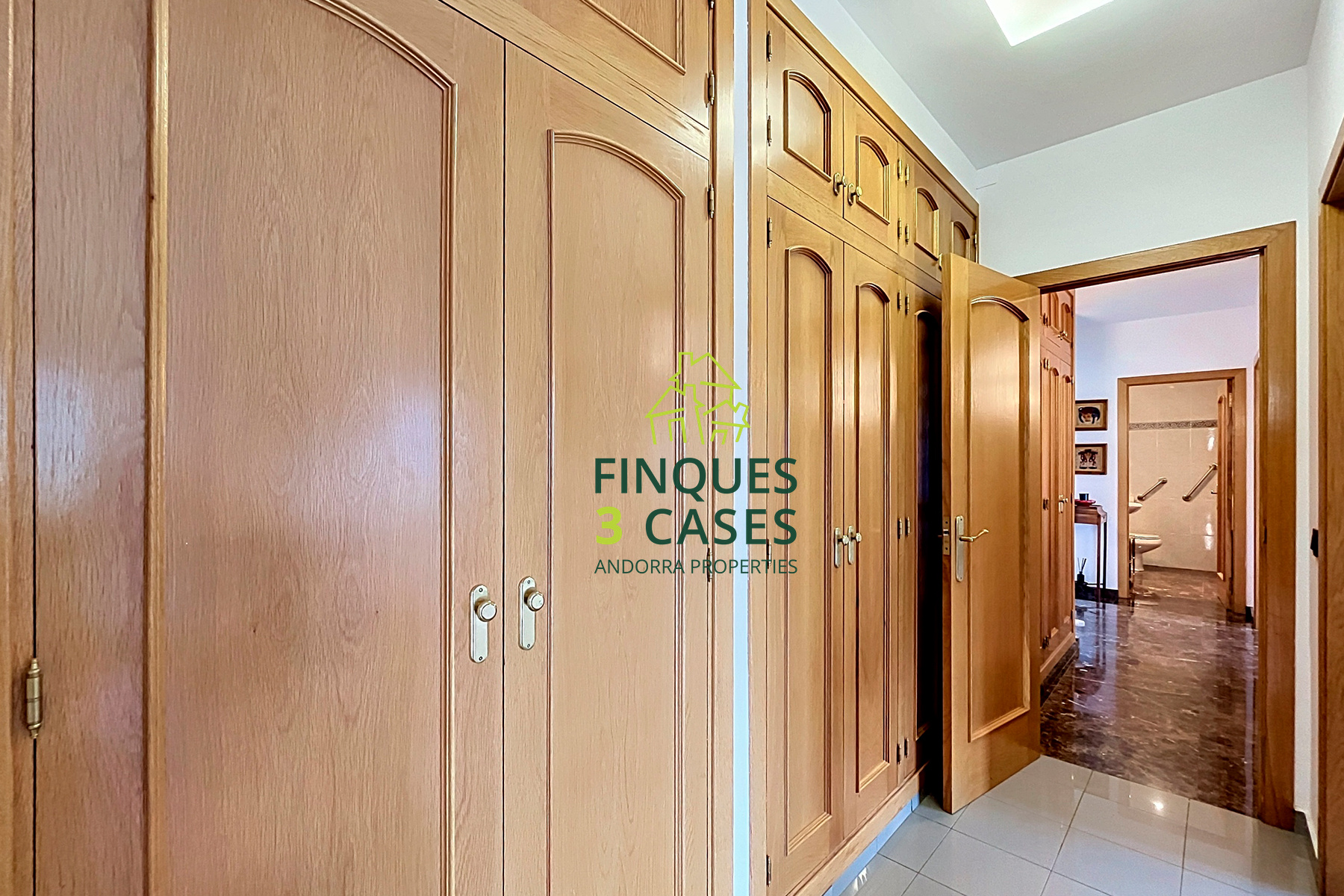 Discover this impressive villa located in a