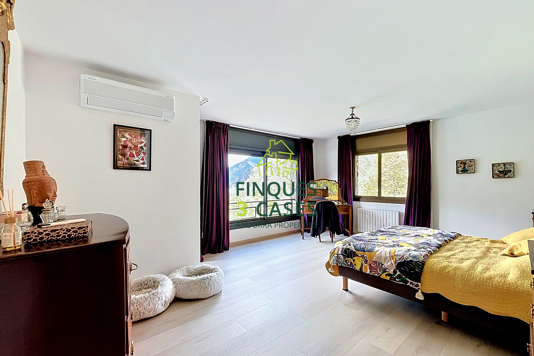 Discover this impressive villa located in a