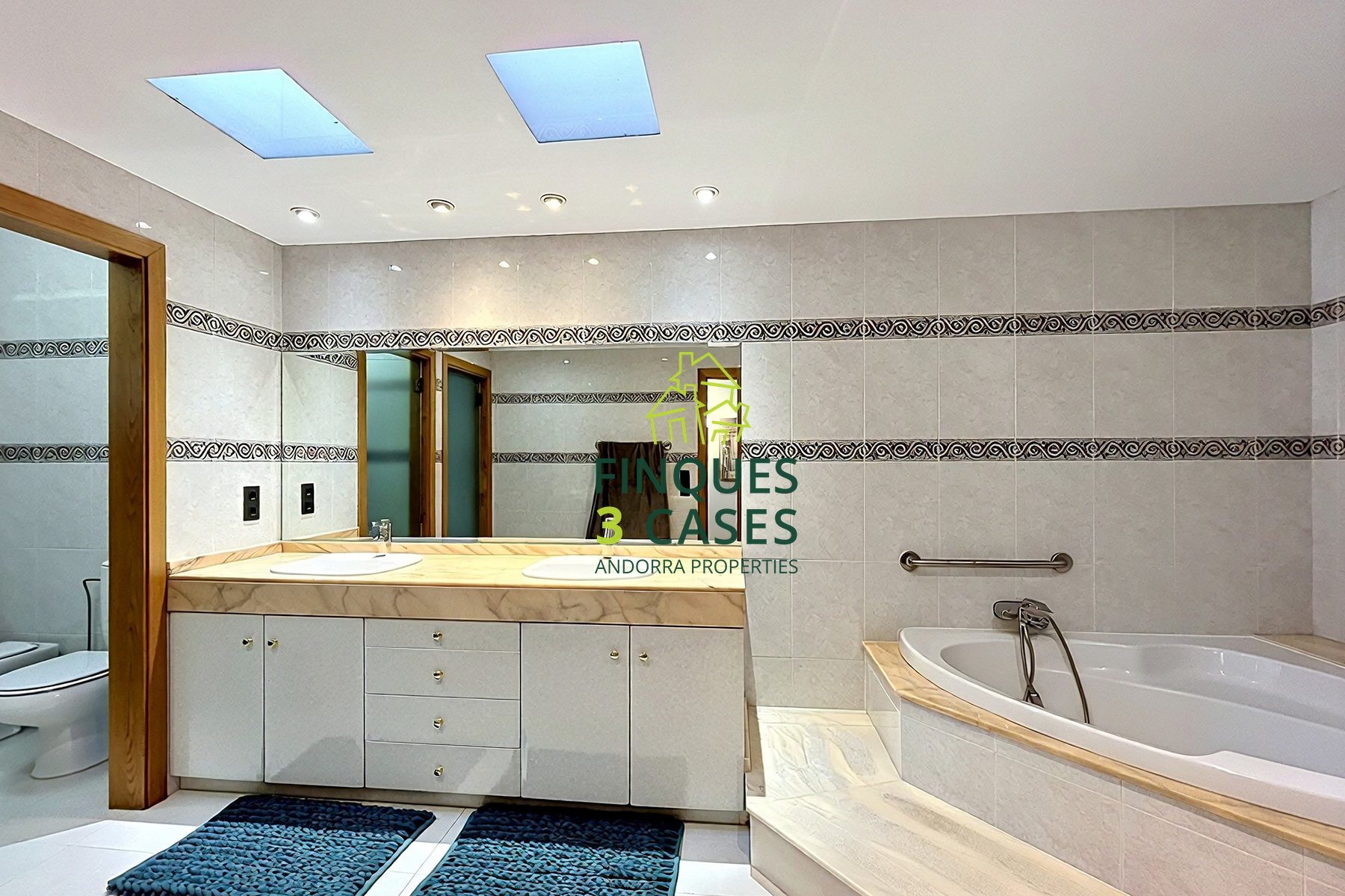 Discover this impressive villa located in a