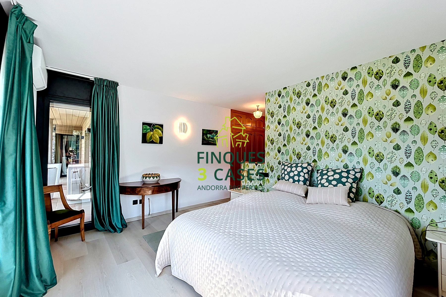 Discover this impressive villa located in a