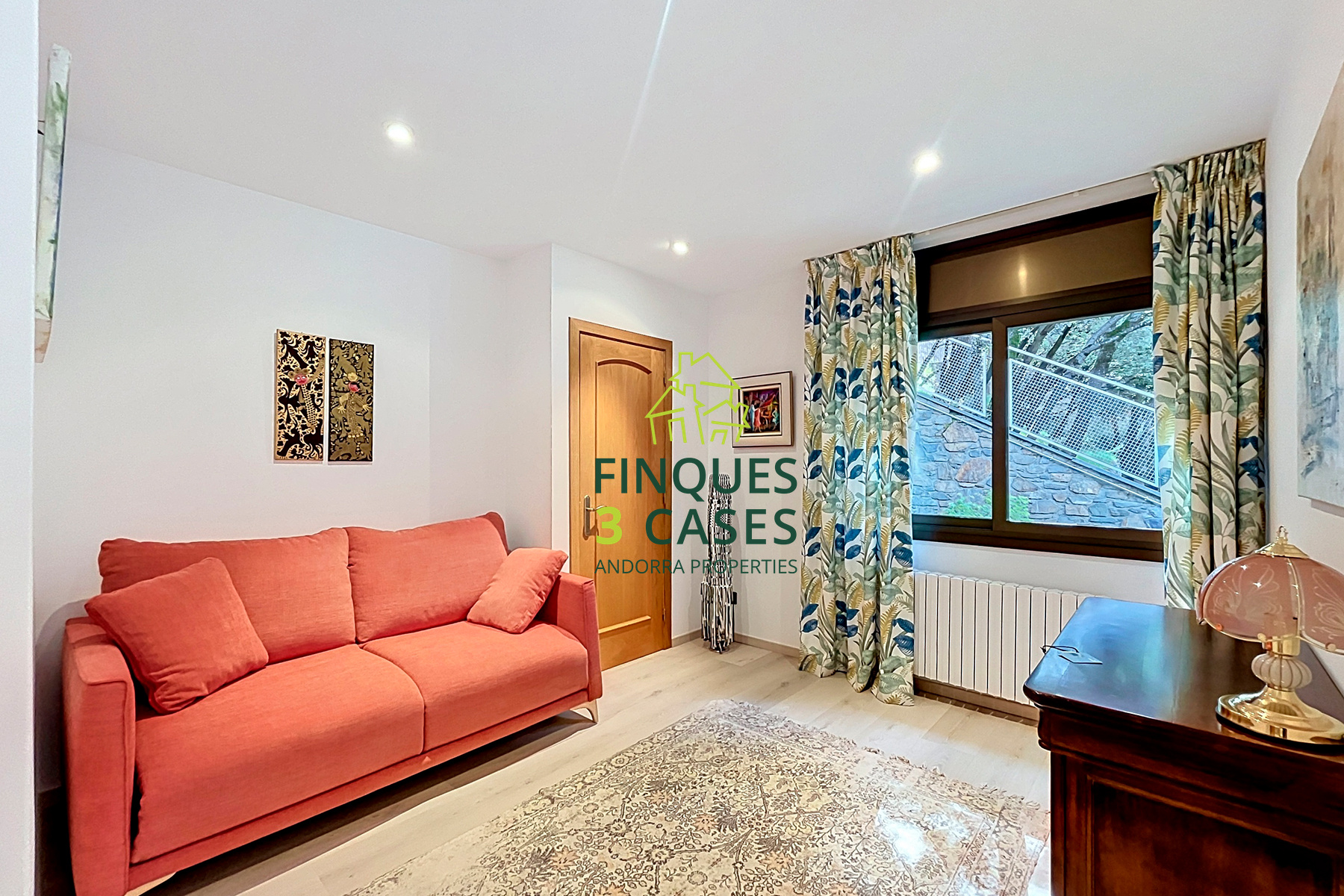 Discover this impressive villa located in a