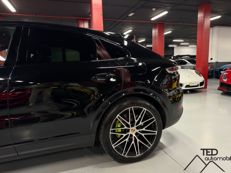 Porsche Cayenne Coupe E-Hybrid 470cv