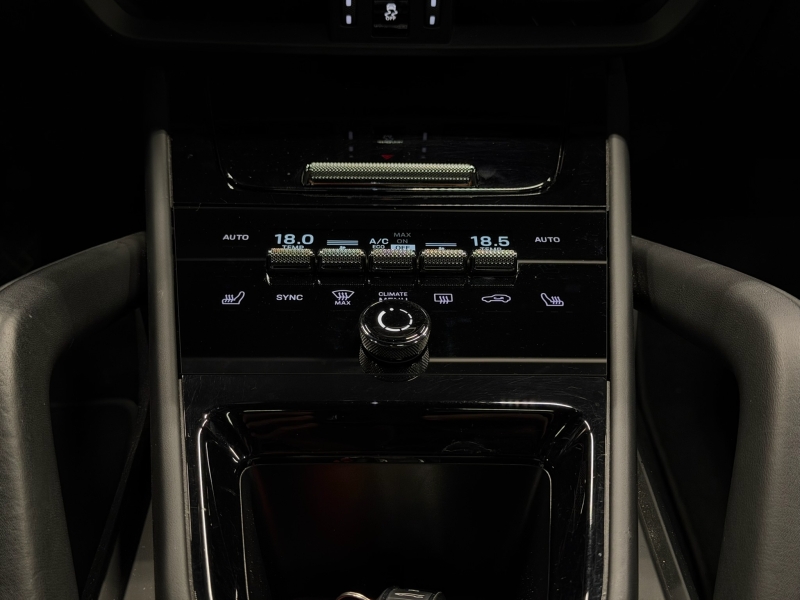 Porsche Cayenne Coupe E-Hybrid 470cv