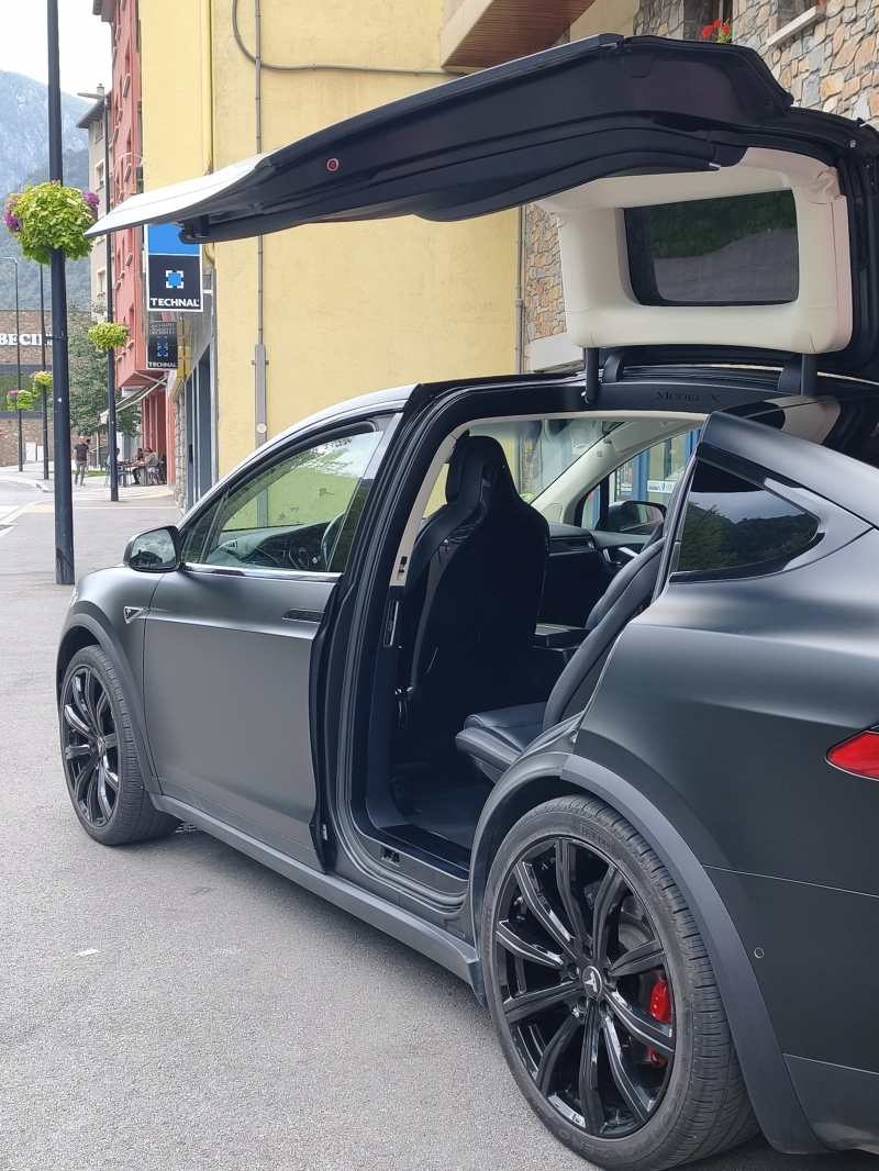TESLA MODEL X P90D 7 SEATS