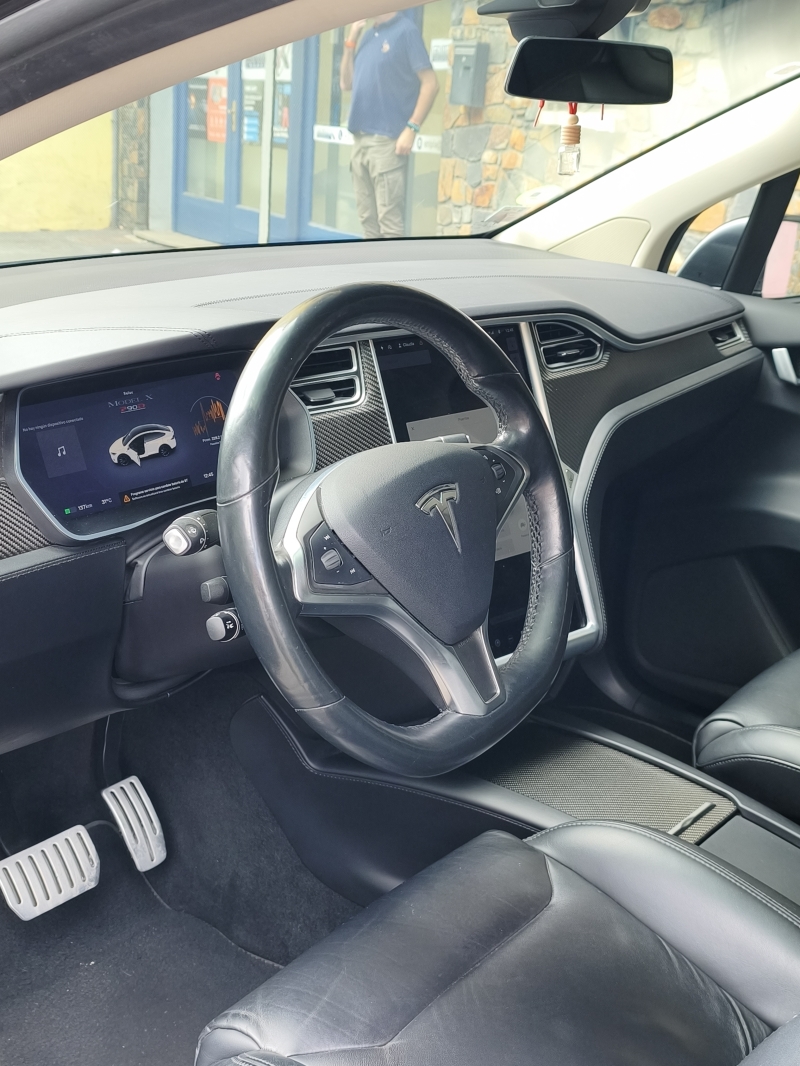 TESLA MODEL X P90D 7 SEATS