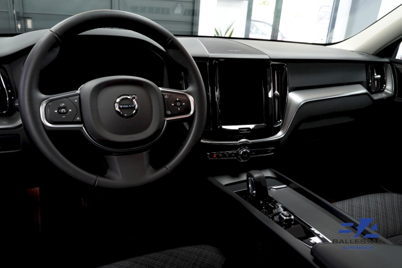 VOLVO XC60 B5 AWD 250 HP