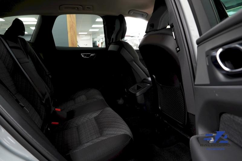 VOLVO XC60 B5 AWD 250 HP