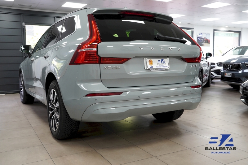 VOLVO XC60 B5 AWD 250 HP