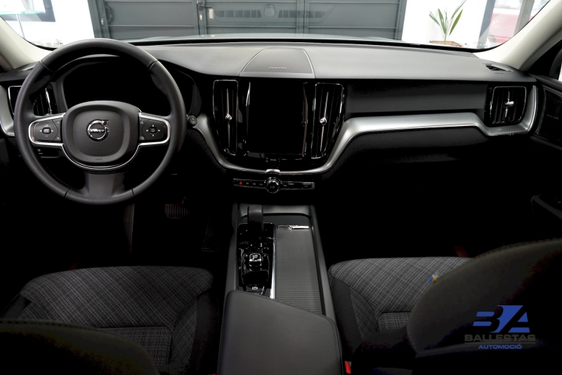 VOLVO XC60 B5 AWD 250 HP