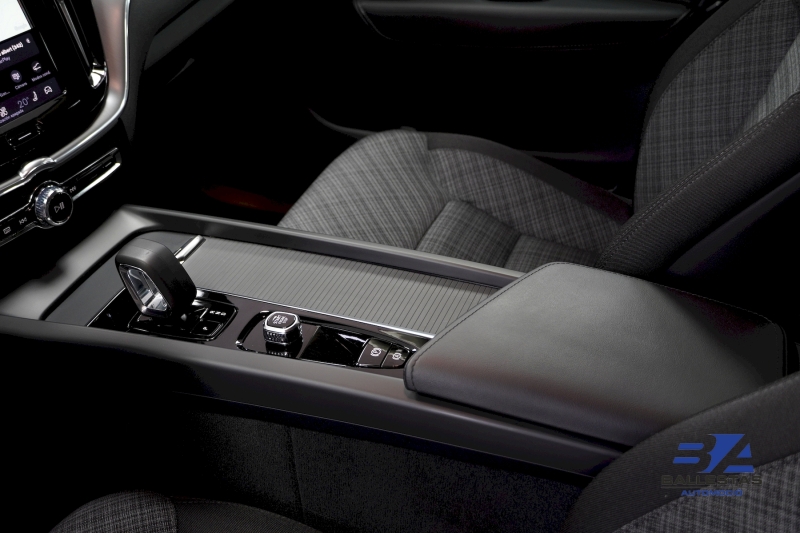 VOLVO XC60 B5 AWD 250 HP