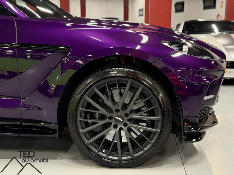 Aston Martin DBX 707