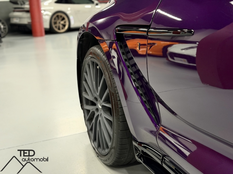 Aston Martin DBX 707