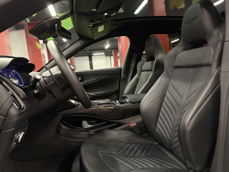 Aston Martin DBX 707