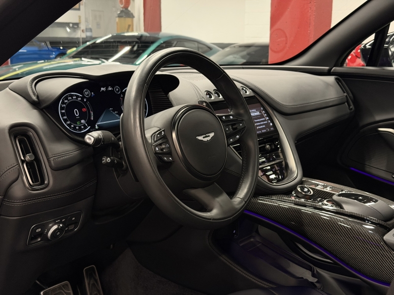 Aston Martin DBX 707