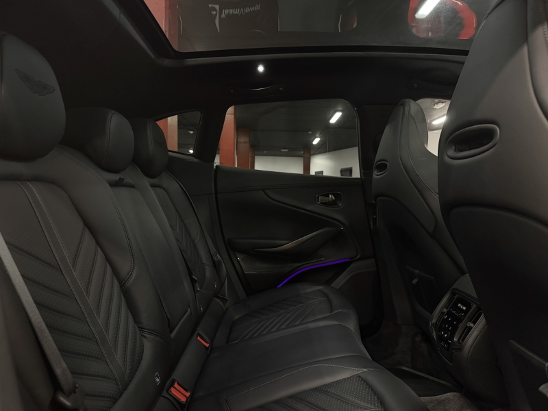 Aston Martin DBX 707