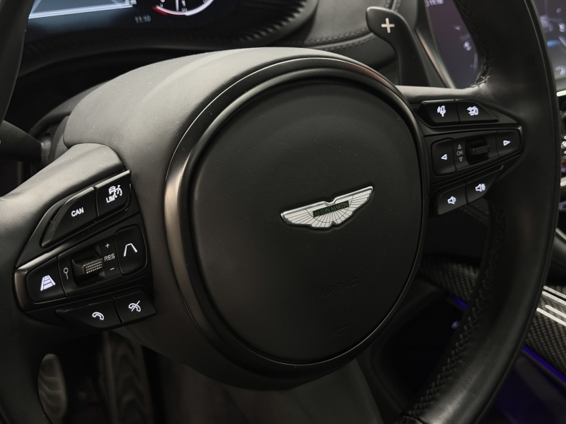 Aston Martin DBX 707