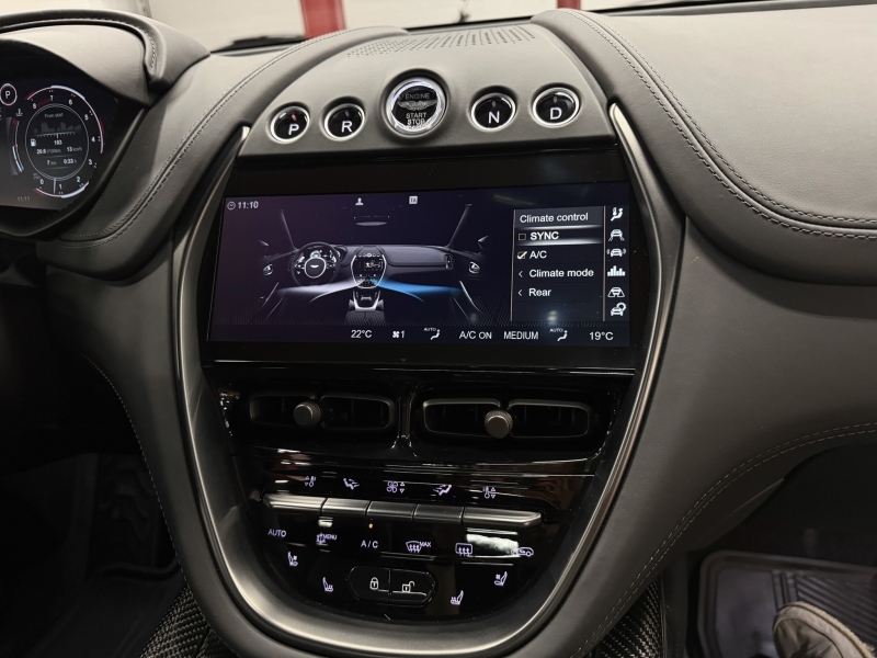Aston Martin DBX 707
