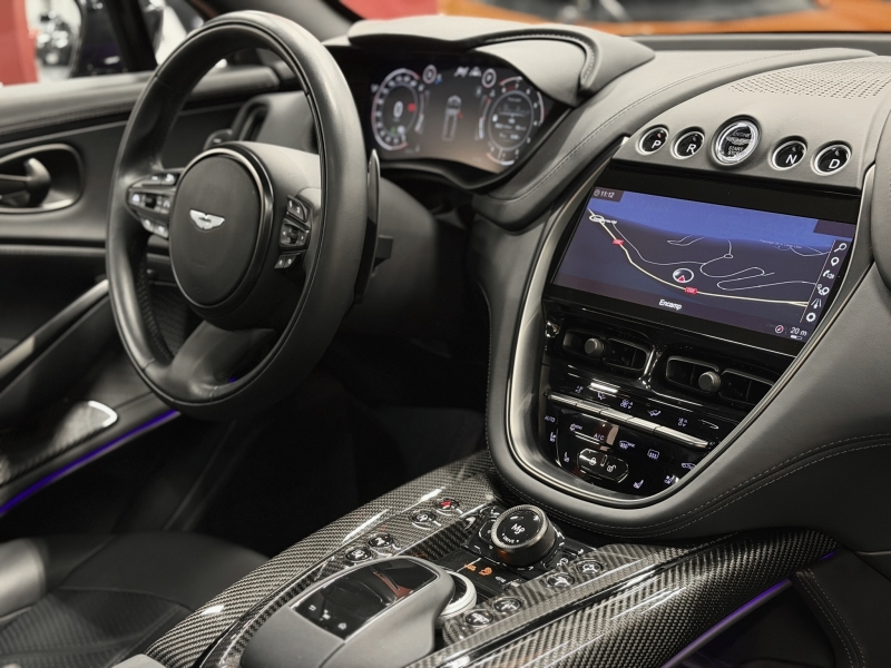 Aston Martin DBX 707