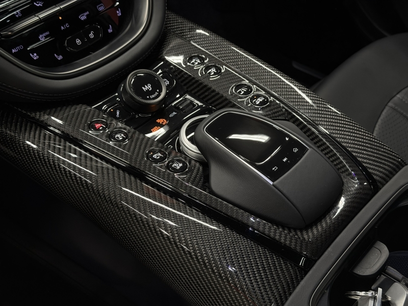 Aston Martin DBX 707