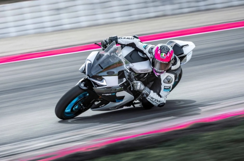 CFMOTO 675SR-R