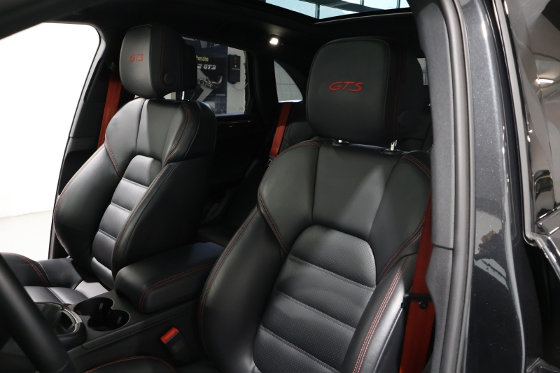 PORSCHE MACAN GTS
