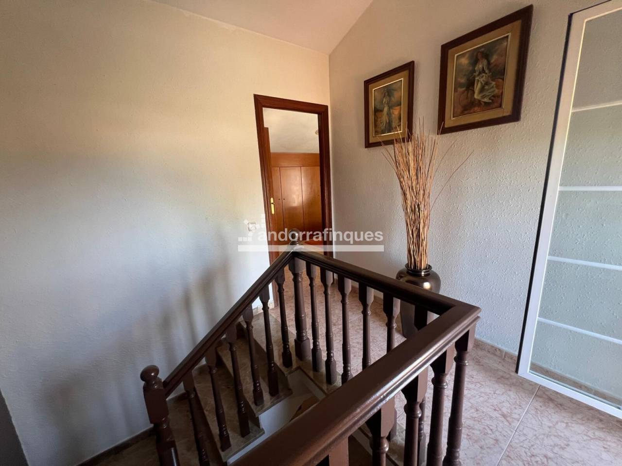 Corner terraced house with sea views 2 minutes from the beach