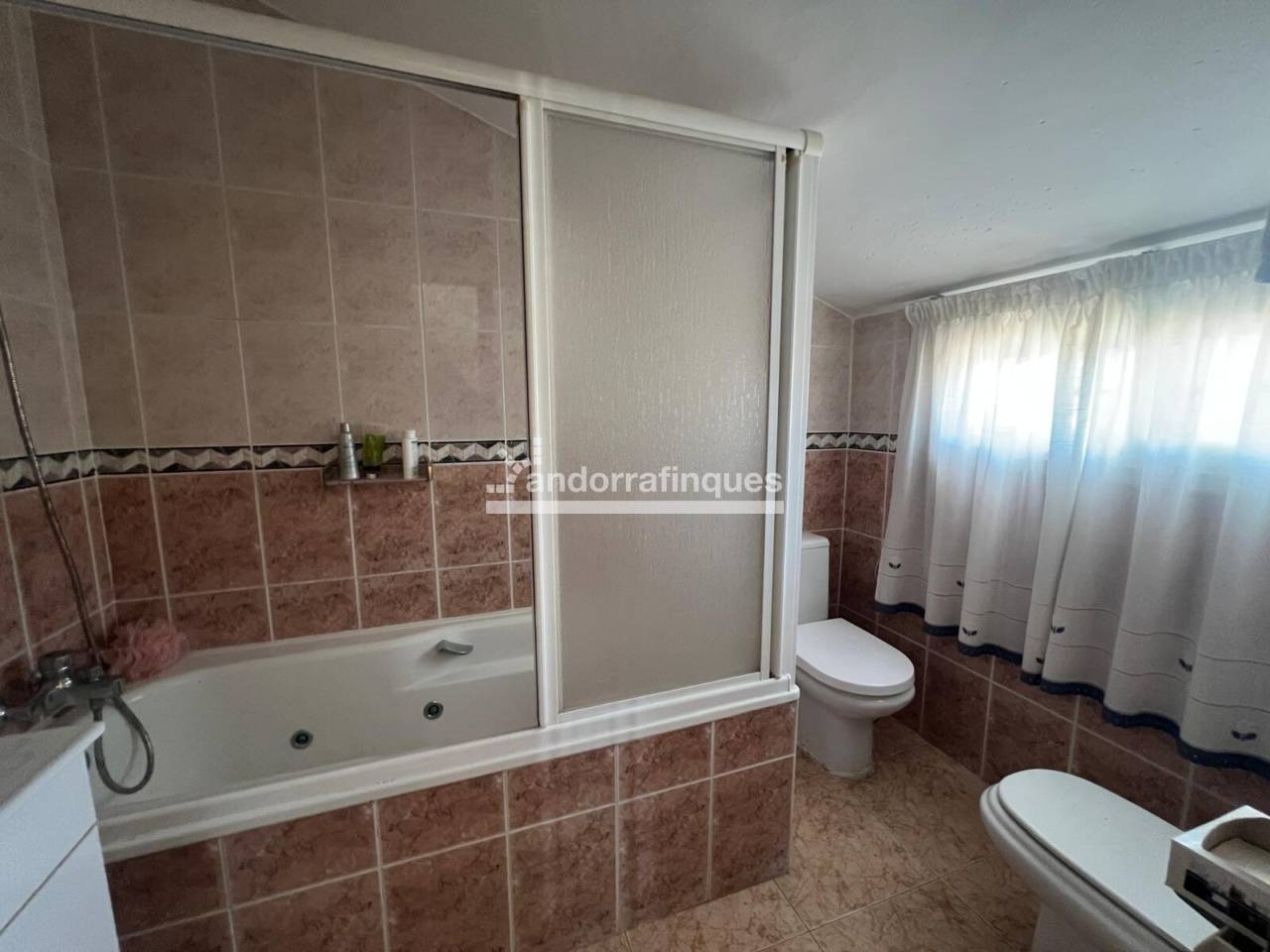 Corner terraced house with sea views 2 minutes from the beach