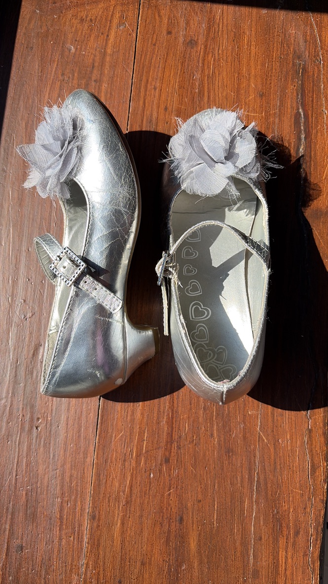 Girls' heeled shoes, size 32-33