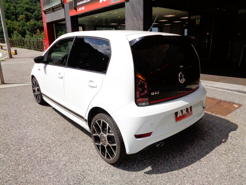 VOLKSWAGEN UP! GTI