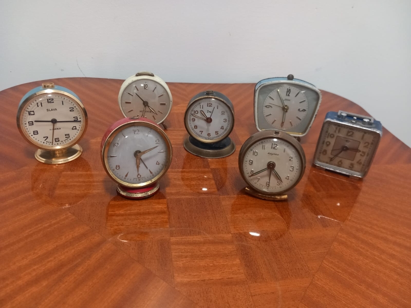 Set of 7 vintage clocks (50-60s) – Retro charm