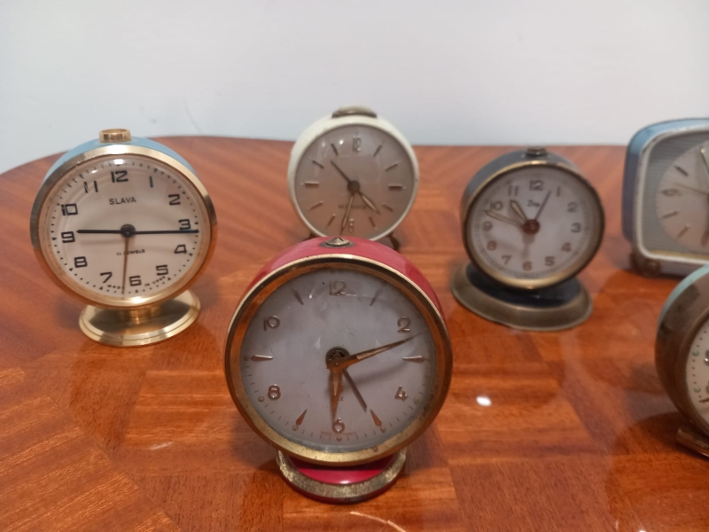 Set of 7 vintage clocks (50-60s) – Retro charm