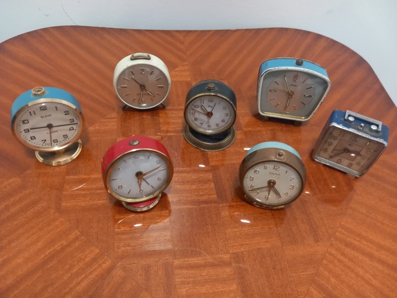 Set of 7 vintage clocks (50-60s) – Retro charm
