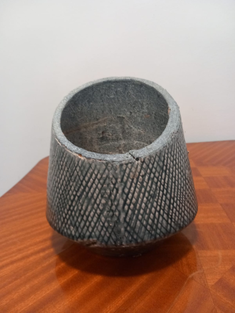 Cache-pot in terracotta – Asymmetrical lines & Gray bleuté