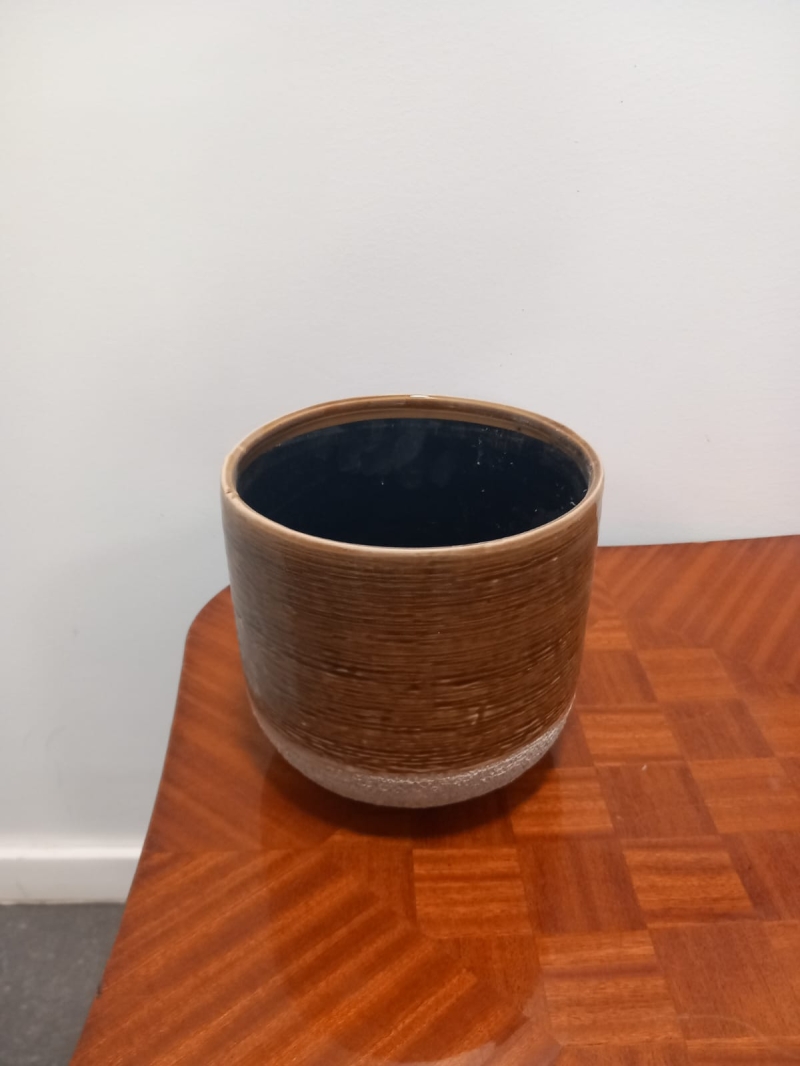 bicolor terra cotta cache-pot