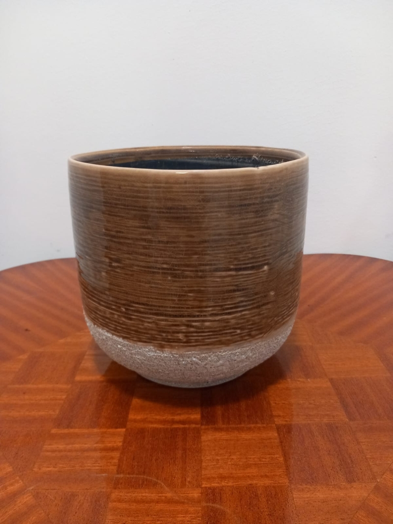 bicolor terra cotta cache-pot