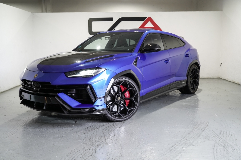 PERFORMING LAMBORGHINI URUS