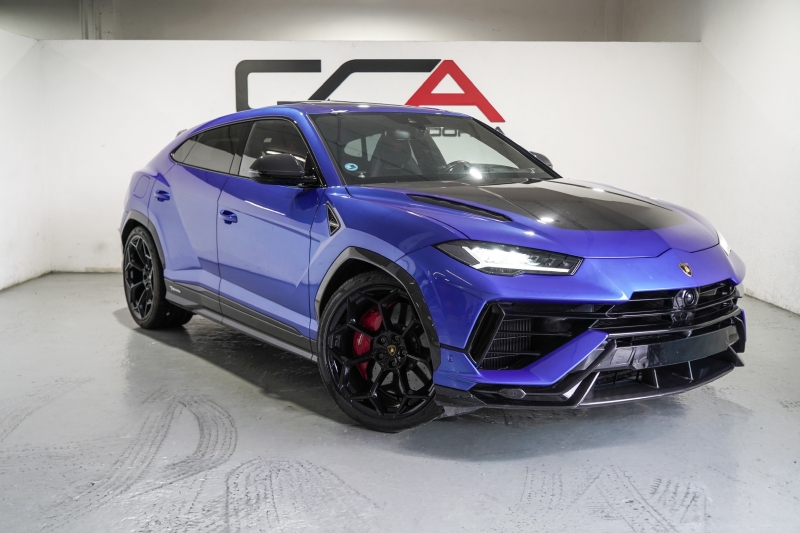 PERFORMING LAMBORGHINI URUS