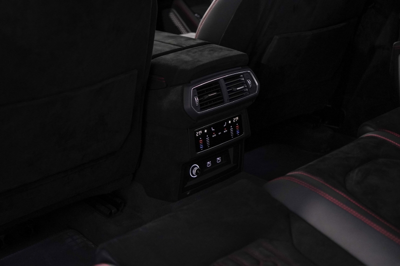 PERFORMING LAMBORGHINI URUS